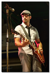 Fabien à la guitare